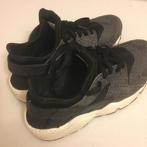 Air huarache black and gray